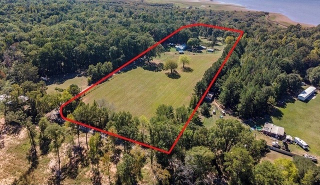 Lakeview Farm, 7 Acre Animal-Friendly Vacation Escape on Sam Rayburn Lake