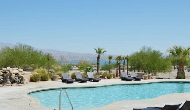 Lakeview Gem: Havasu Getaway with Stunning Views