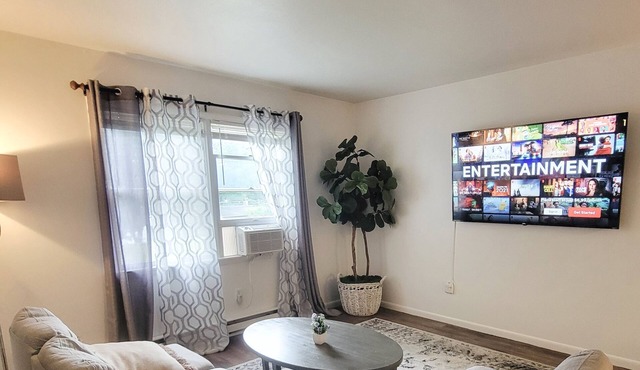 Lakeview Getaway - 10 mins from Ludlowville Falls