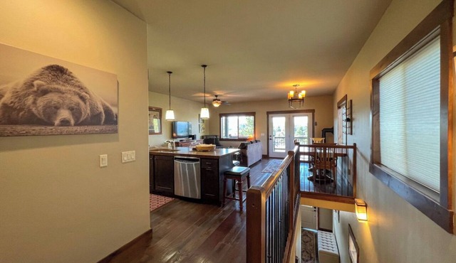 Lakeview Getaway-Walk To Downtown Bigfork, Rated #1 Lake town in USA