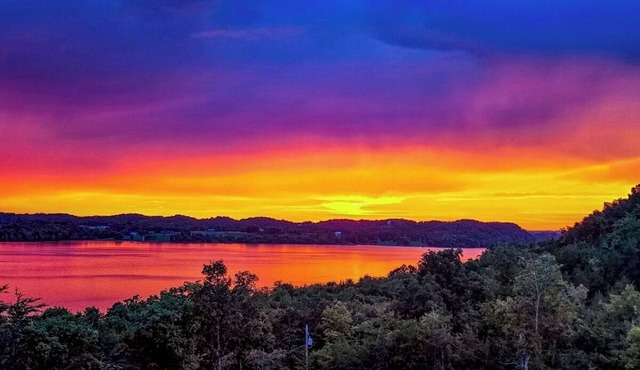 Lakeview Getaway with Stunning Sunsets with lake access