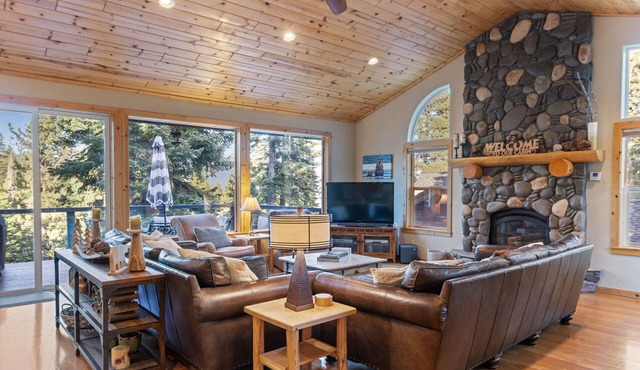 Lakeview Grandeur | Luxury With Lake Views
