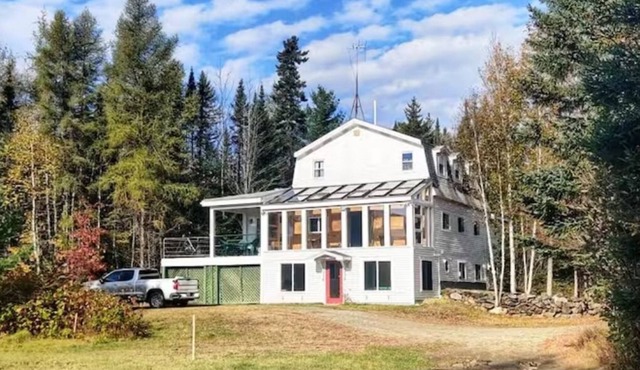 Lakeview Haven: 2 Unit, 4BR, Sleep 10, Pet-Friendly!