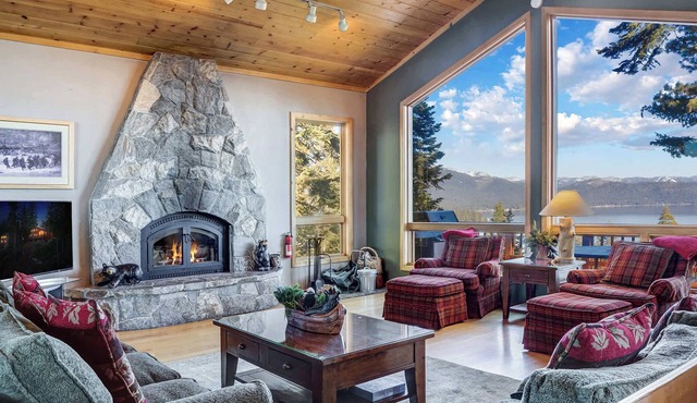 Lakeview Hideaway – 3BDR for 8 w/Private Hot Tub!