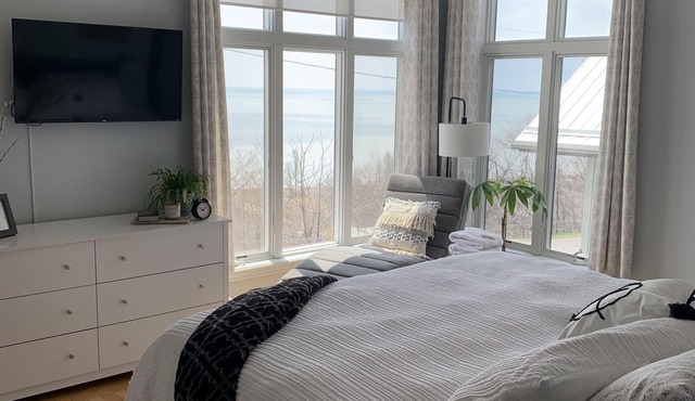 Lakeview Home in Beautiful Port Stanley on Lake Erie