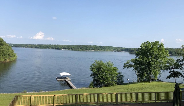 Lakeview Home on Kentucky Lake-Jonathan Creek, just off main Lake. Sleeps 6.