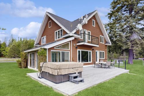 Lakeview Home with new hot tub - Sleeps 10