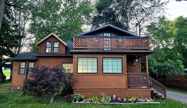 LAKEVIEW Hot Tub Retreat Near Wineries!