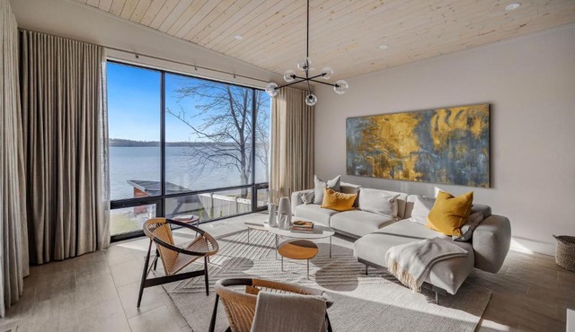 Lakeview House by Leavetown Vacations