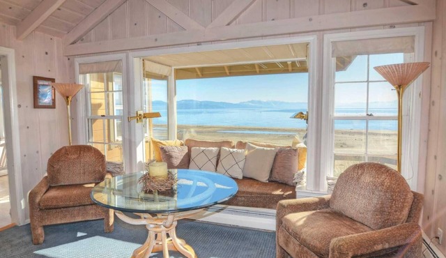 Lakeview in Charming Complex, Sauna, Sandy Beach, shared Deck & Dog Friendly by Tahoe Time VR