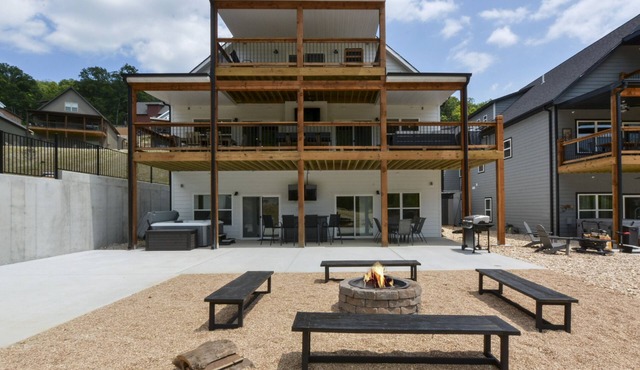 Lakeview, Indoor/Outdoor Pool, HotTub & Pet Frdnly