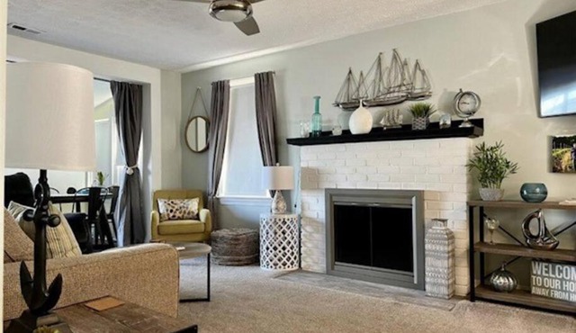 Lakeview - Lake Erie - Ashtabula, OH - 5 Min to GOTL - Fireplace- Deck - King Bed