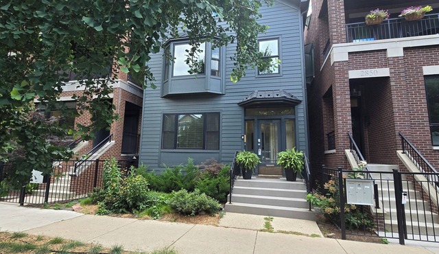 Lakeview/LincolnPark 2BR/1BA Updated Vintage Apartment in walkable neighborhood