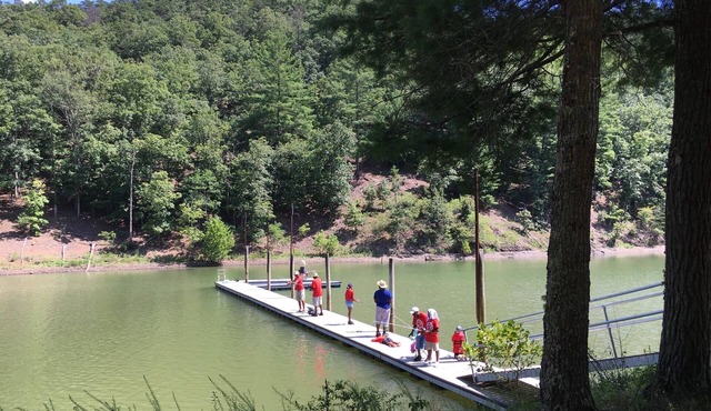 Lakeview Lodge at Lake Moomaw: Exclusive Private Dock/Lake Access