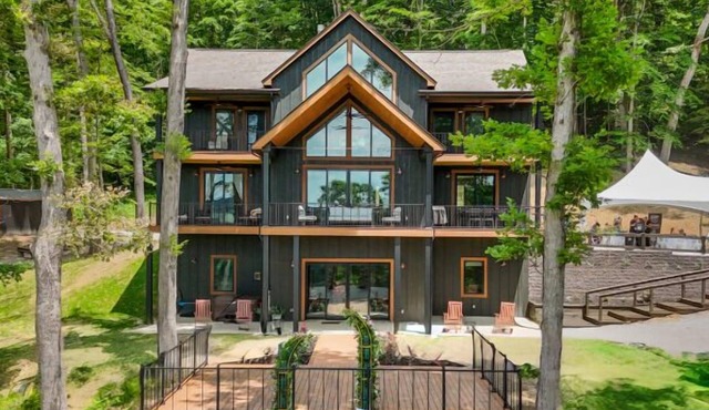 Lakeview Lodge in Hocking Hills and Golf Simulator