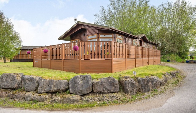 LAKEVIEW LODGE, pet friendly in South Lakeland Leisure Village