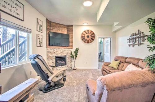 Lakeview Lodge w/Spacious Yard: Families Welcome