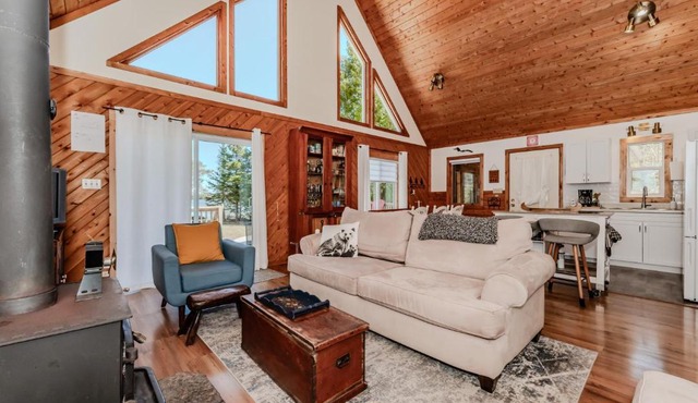 Lakeview Loft A-Frame Escape Tobermory With AC