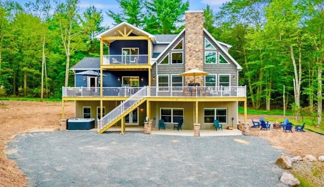 Lakeview Luxe & Leisure-BrndNew Villa,9BR, Sleep 30,Kids Playhouse,Movie Room