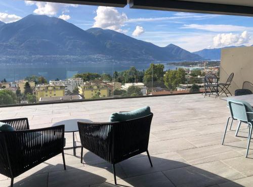 Lakeview Luxury Apartment by HolAp SA