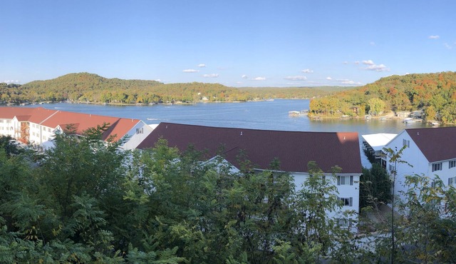 Lakeview Luxury: Stunning 2 Bed, 2 Bath Condo with Breathtaking Lake Views