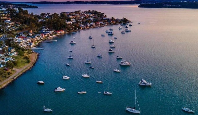 Lakeview Luxury - Work from home spaces