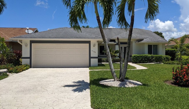 Lakeview, Minutes from Beach & 5th Avenue!