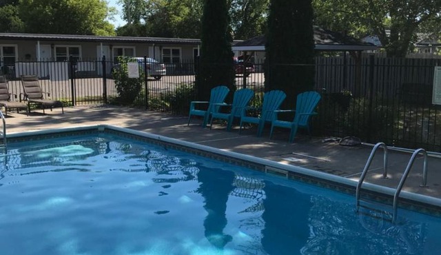 Lakeview Motel & Cottage