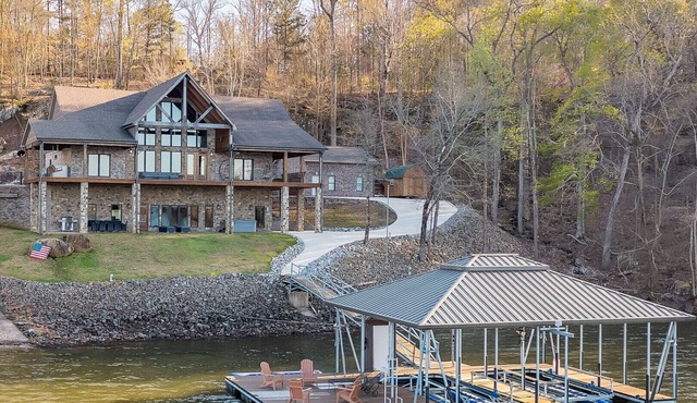 "LAKEVIEW": No Steps, HOT TUB, Boat/Swim Dock, Elevator