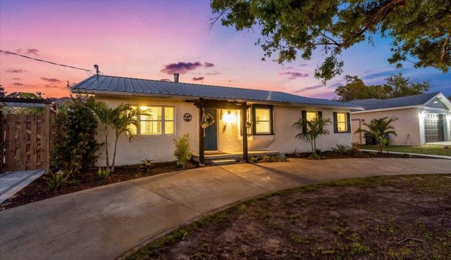 Lakeview Oasis | Lake Front w/Outdoor Dining!