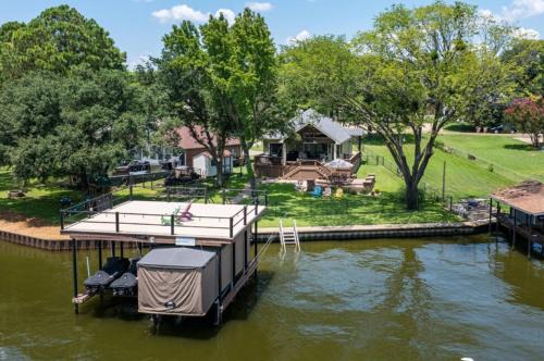 Lakeview Oasis with Patio, Dock & Black-stone Griddle