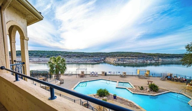 Lakeview & Pool View on an Island with Sauna & Spa