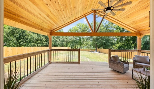 Lakeview Retreat | Family-Friendly · Near Downtown