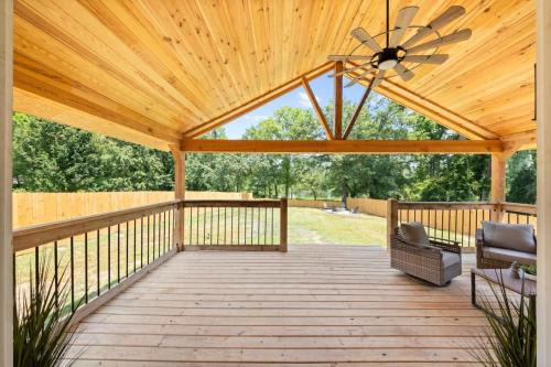 Lakeview Retreat - Family-Friendly - Near Downtown