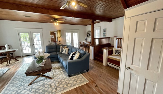 Lakeview Retreat, nearby Letchworth Park, SUNY Geneseo, Fingerlakes Wineries