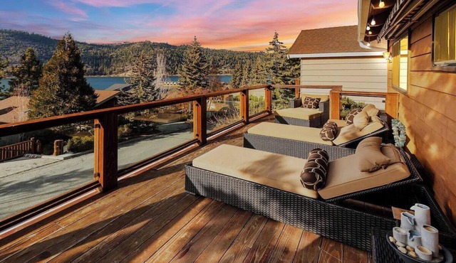 Lakeview Retreat with Great Lake View patio, pet friendly, lots of space!