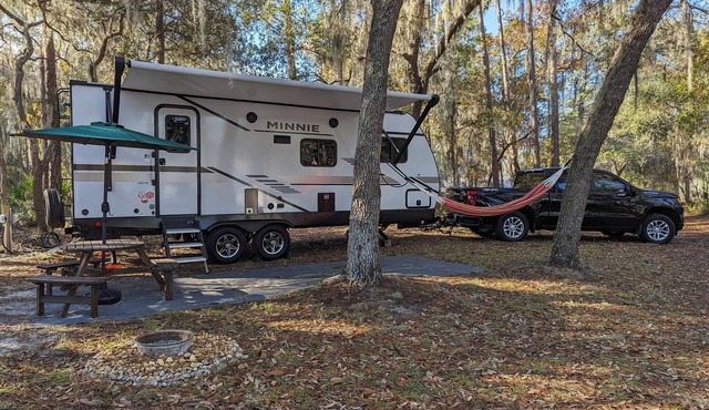 Lakeview RV/Camper Spot Free Parking Pet-Friendly