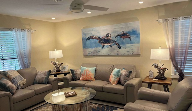 Lakeview Seashell 2BR Cottage, Pets Welcome! Sleeps 4