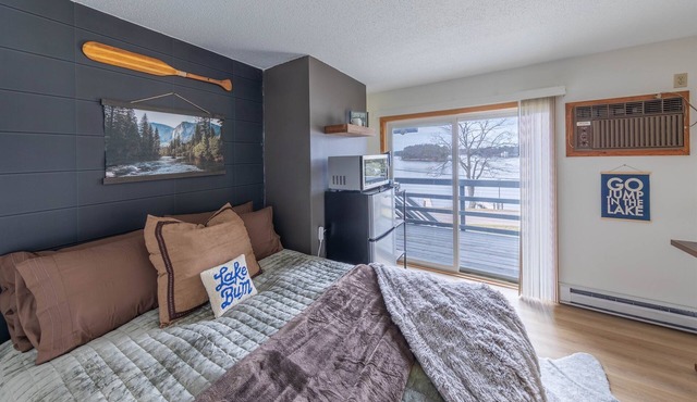 Lakeview Stay - Walk to Town & Dock Access