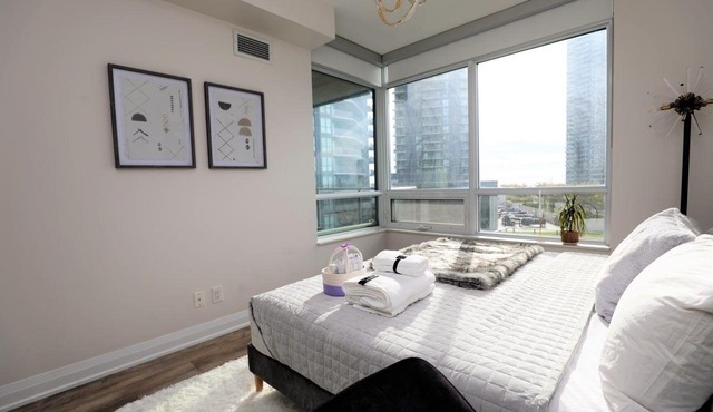 Lakeview Sunny, close to downtown and airport