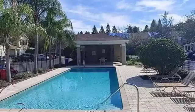 Lakeview Townhome Centrally Located