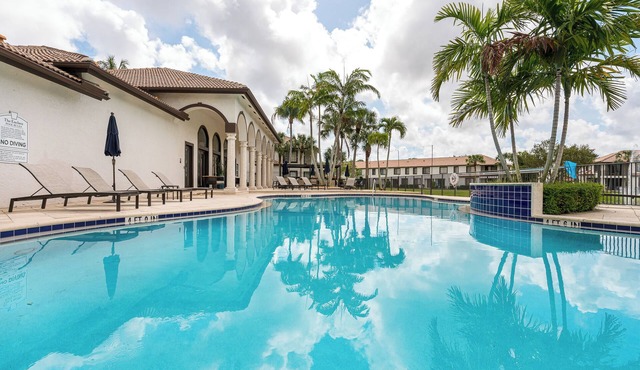 Lakeview Townhome Delray Beach in Gated Community