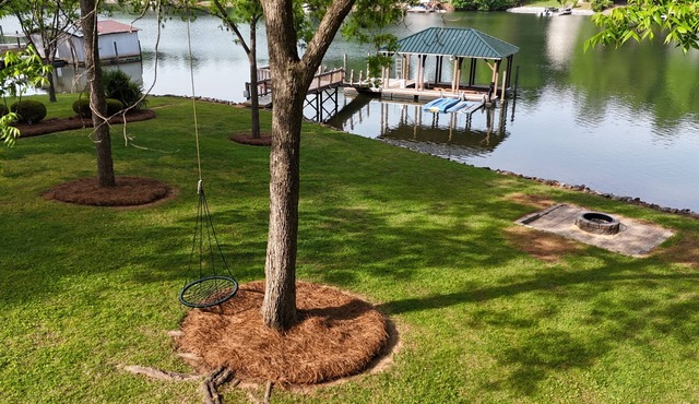 Lakeview Hideaway – Family-Friendly Lakefront Escape