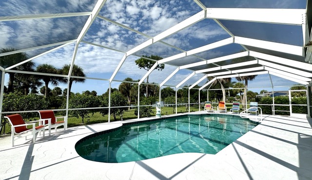 Lakeview Villa – Heated Pool, South-Facing Lakefront, Winter Sun & Golf!