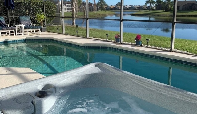 Lakeview Villa in Kissimmee, pool & hot tub, free pool heat, close to Disney