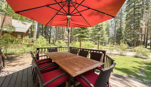 Lakewalk Lodge by Tahoe Getaways, Dog Friendly, Sauna & HOA Beach