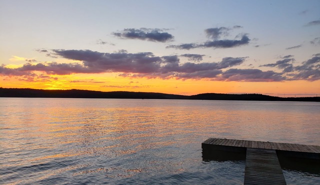 LakeWallenpaupack Lakefront3BR+Loft+2FBaths-GreatViews!Central AC,KayaksFoosBall