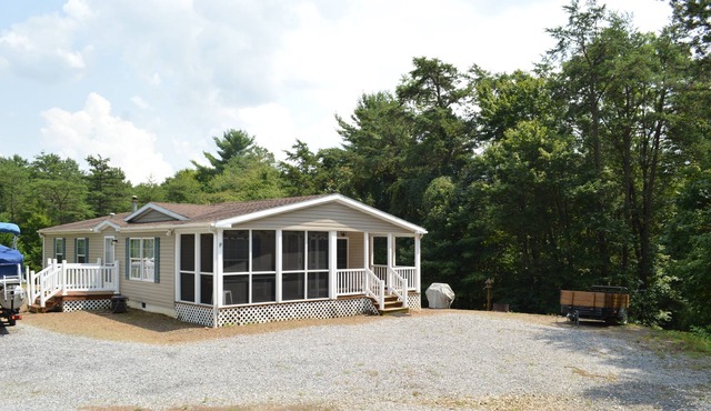 LAKEWAY GETAWAY - 6.5 acres with hiking trails. Raystown Lake Area. DOG FRIENDLY