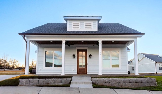 Lakewood Cottage – 2 BR + Loft