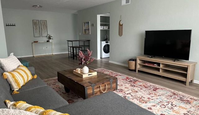 Lakewood Gem: Furnished Haven! Perfect for Month Long Stays!